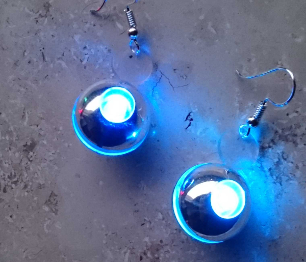 led.Haenge.ohrring.kugel