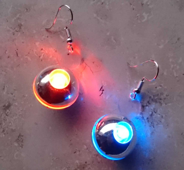 led.Haenge.ohrring.kugel