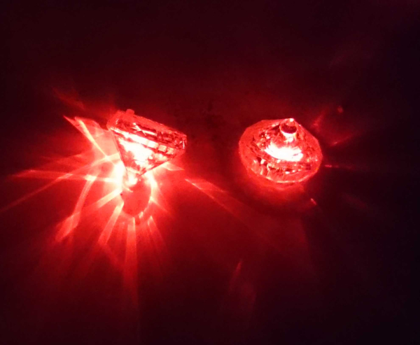 leds-blink.de - LED leucht Diamant 4x3 cm transparent 8 Leucht